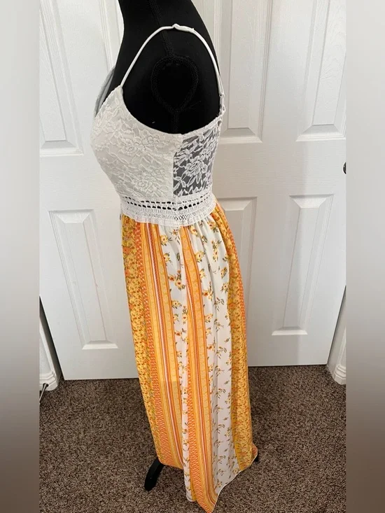 J for justify White Crochet Waist Maxi Skirt with Yellow Floral Panels - Picture 6 of 14